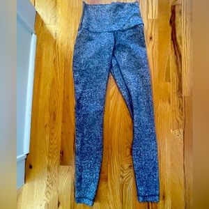 Lululemon highwaisted wunder unders size 4